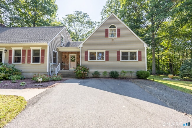 7 Stephens Ct in Clinton, CT - Building Photo - Building Photo