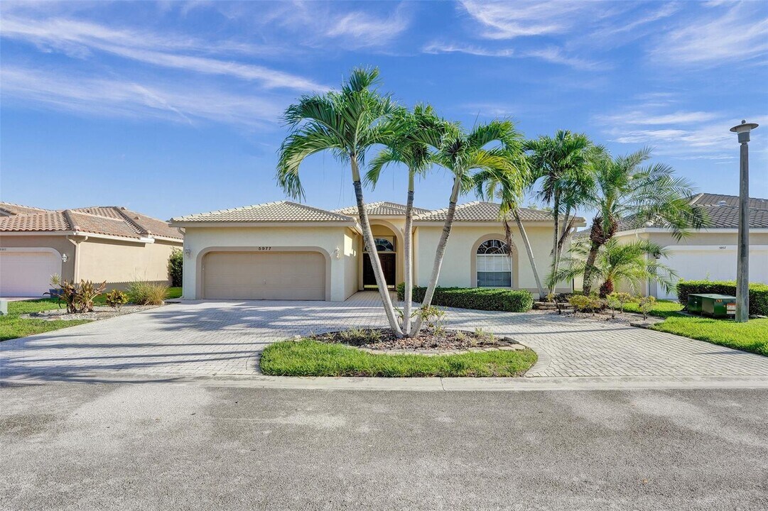 5977 NW 73rd Ct in Parkland, FL - Building Photo