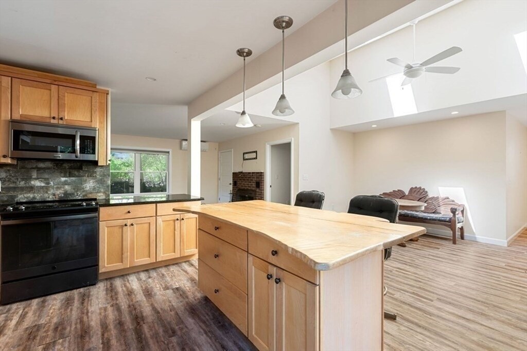 120 Goulding St in Holliston, MA - Building Photo