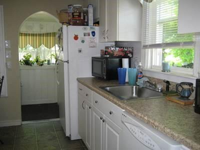 72 Long St-Unit -2 in East Greenwich, RI - Foto de edificio - Building Photo