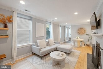 1719-21 Wallace St, Unit 202 in Philadelphia, PA - Building Photo - Building Photo