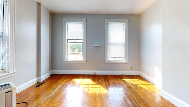 2222 Flora St in Cincinnati, OH - Foto de edificio - Building Photo