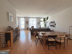 12305 W Oaks Dr in Fairfax, VA - Building Photo - Building Photo