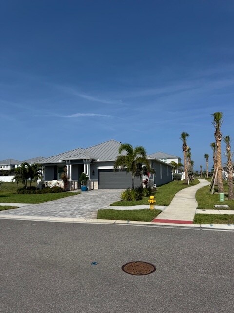 697 Clearwater Ave in Satellite Beach, FL - Building Photo