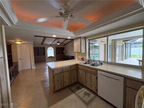 3929 SE 10th Ave in Cape Coral, FL - Building Photo - Building Photo