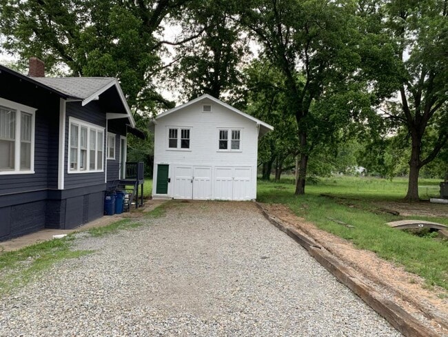 property at 139 S Lowry St