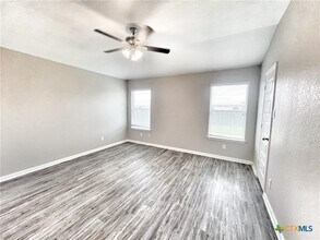 761 Wolfeton Way in New Braunfels, TX - Foto de edificio - Building Photo