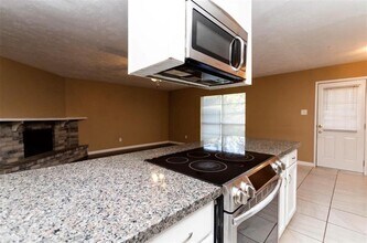 6314 Edenglen Ct in Houston, TX - Foto de edificio - Building Photo