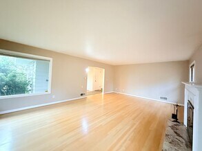 2815 SW Sunset Blvd in Portland, OR - Building Photo - Building Photo