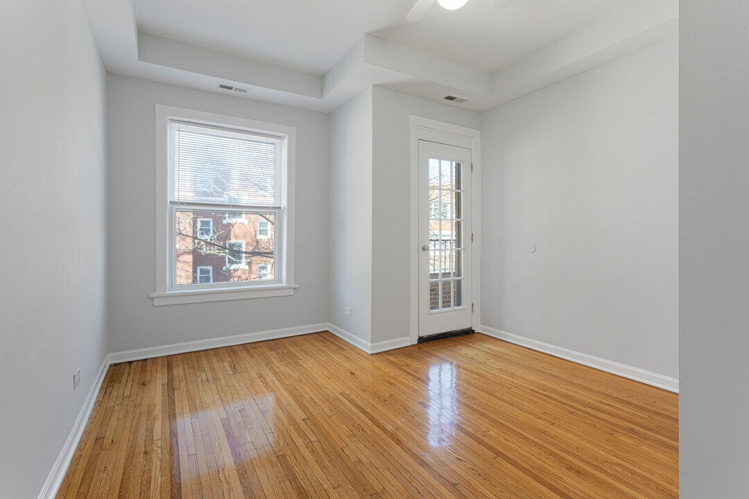 7445 N Greenview Ave in Chicago, IL - Building Photo