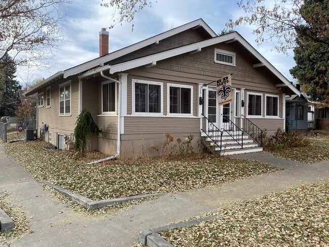 property at 1201-1203 W Oak St