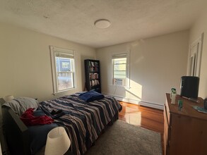 24 Granite St, Unit 2 Beds 1 Bath Apartment Near Union Square in Somerville, MA - Foto de edificio - Building Photo