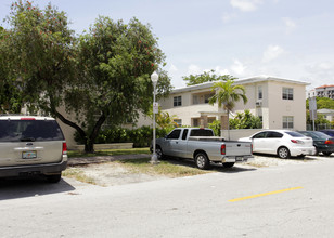 16-20 Zamora Ave in Coral Gables, FL - Building Photo - Building Photo