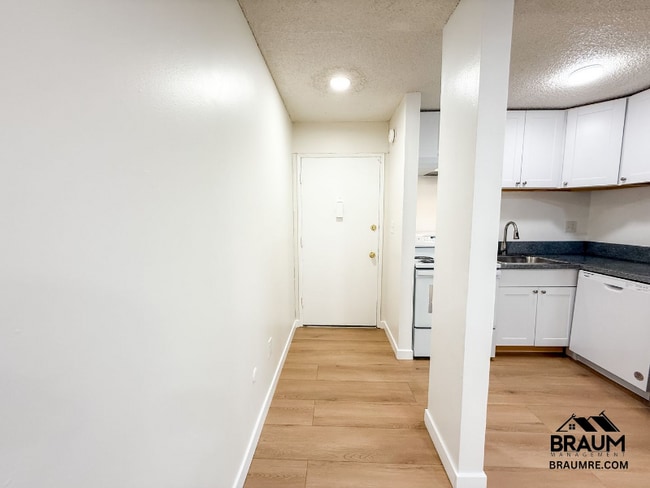 5611 Fulcher Ave in Los Angeles, CA - Building Photo - Building Photo