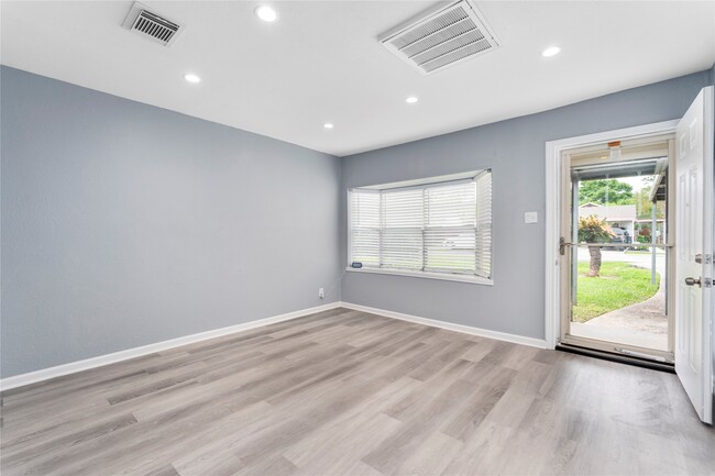 5703 Minden St in Houston, TX - Building Photo - Building Photo