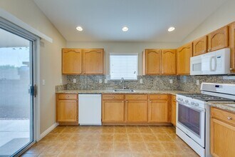 5924 Oakton St in Las Vegas, NV - Building Photo - Building Photo