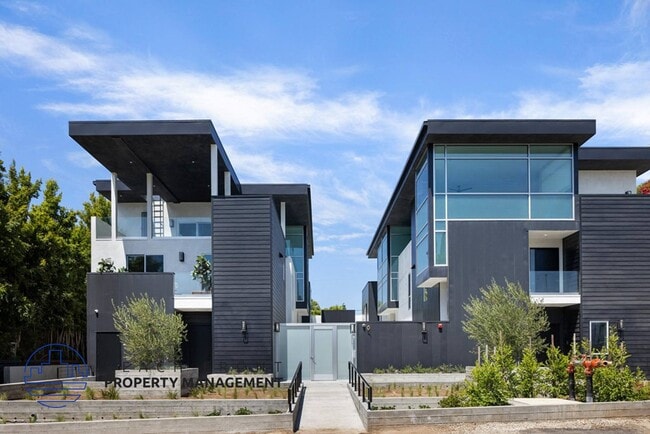 1011 N Crescent Heights Blvd.