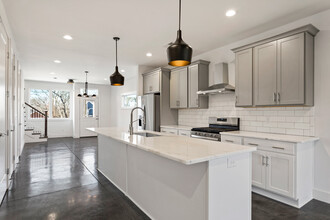 2302 14th Ave N in Nashville, TN - Foto de edificio - Building Photo