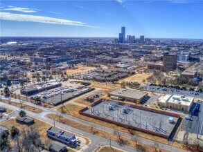 1300 NE 10th St in Oklahoma City, OK - Foto de edificio - Building Photo
