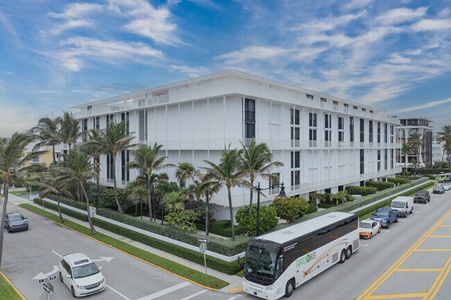 400 Building in Palm Beach, FL - Building Photo - Building Photo