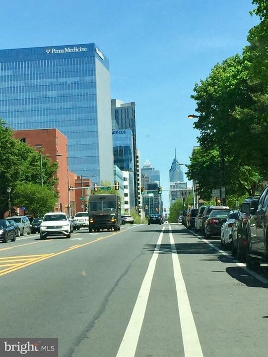 6050 Market St in Philadelphia, PA - Building Photo
