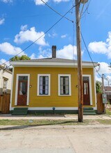 2415 1st St, Unit 2415 in New Orleans, LA - Foto de edificio - Building Photo