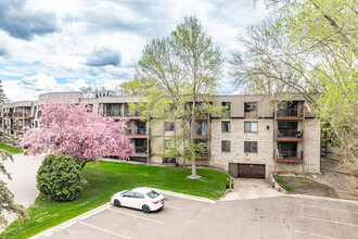 Westwood Villa Condominium in Minneapolis, MN - Building Photo - Building Photo