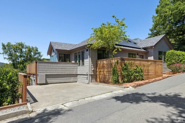 property at 31 Baywood Ave