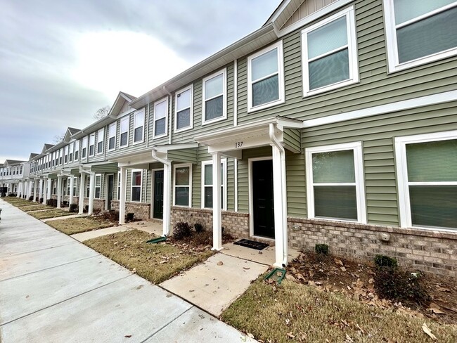 137 Villa Ln in Lincolnton, NC - Building Photo - Building Photo