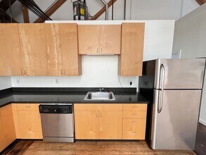 1148 E 18th St in Oakland, CA - Building Photo - Building Photo