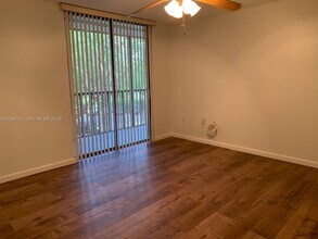 8600 SW 133rd Avenue Rd in Miami, FL - Foto de edificio - Building Photo