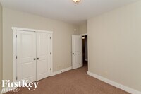 960 Maple Trce photo'