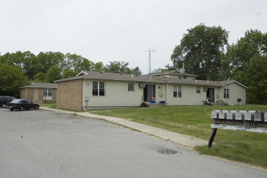 801 Carla Dr in Chesterton, IN - Foto de edificio