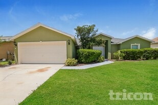 1523 Merrimack Pkwy in Davenport, FL - Building Photo