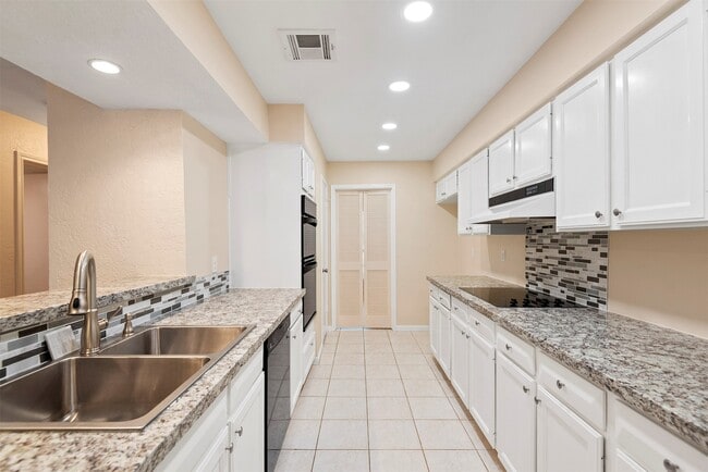 14215 Lost Meadow Ln