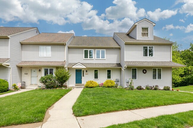 403 Pinebrooke Cir in Downingtown, PA - Building Photo - Building Photo