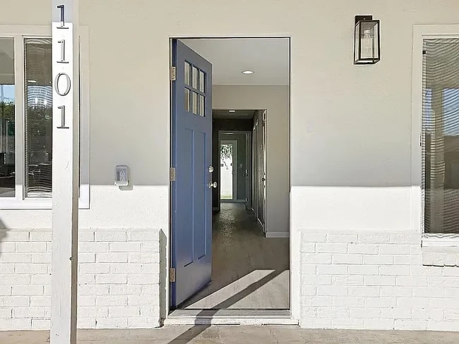property at 1101 Del Verde Ave
