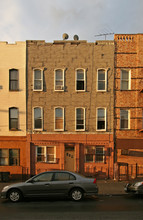 142 Wilson Ave in Brooklyn, NY - Foto de edificio - Building Photo