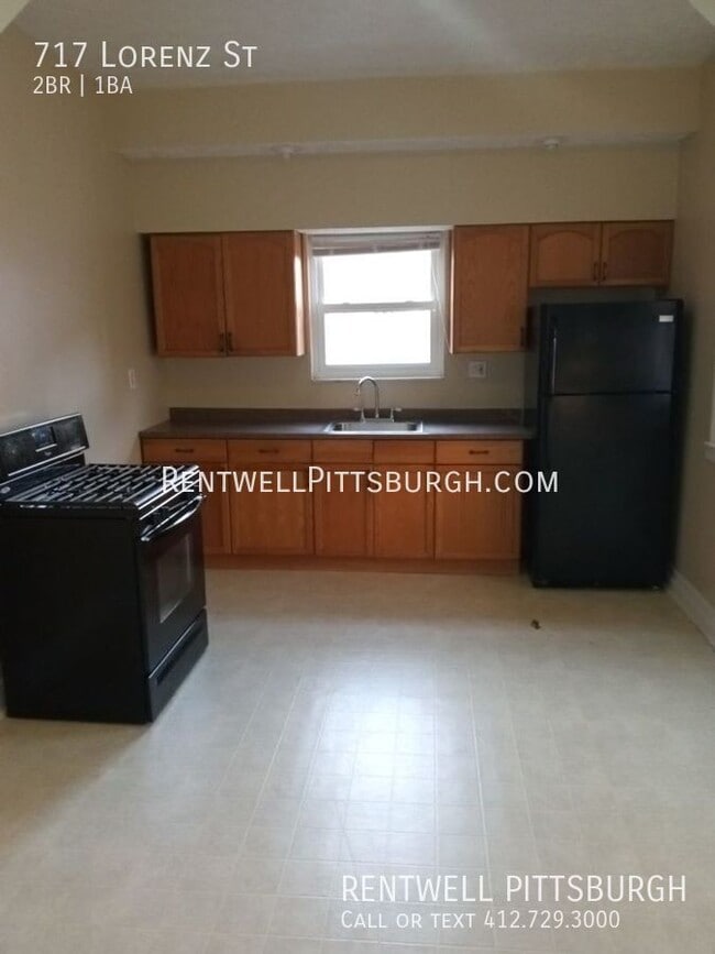 717 Lorenz Ave in Pittsburgh, PA - Building Photo - Building Photo