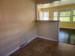 2105 Larkspur Dr in Greensboro, NC - Building Photo - Building Photo