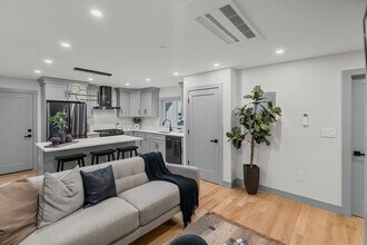 22 Hunting St in Cambridge, MA - Building Photo - Building Photo