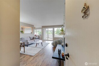 1110 5th Ave S, Unit 304 in Edmonds, WA - Building Photo - Building Photo