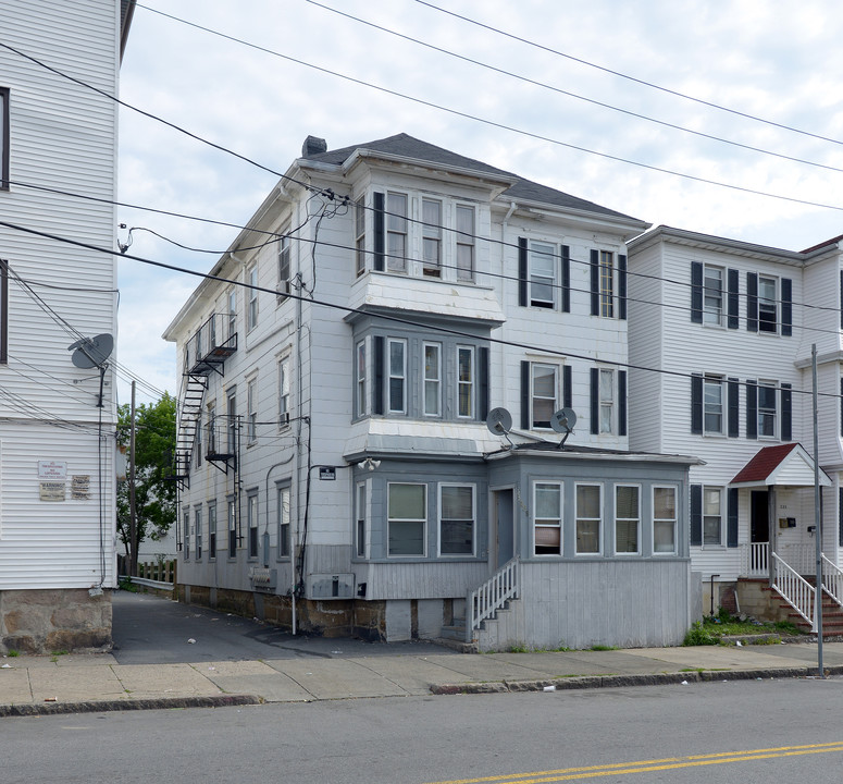 235 Sawyer St in New Bedford, MA - Building Photo