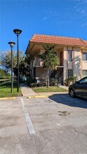 369 Lakeview Dr in Weston, FL - Building Photo - Building Photo