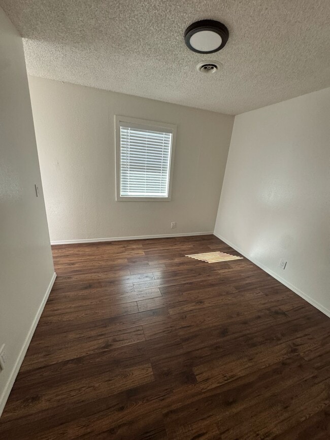 property at 994 Eastcrest Ct