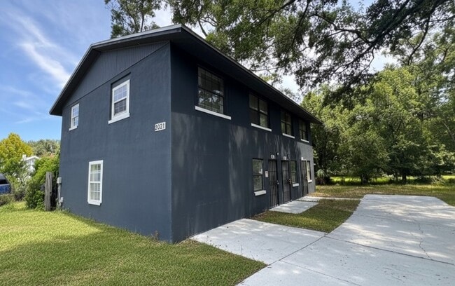 property at 2821 Moncrief Rd