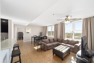 408 W University Ave in Gainesville, FL - Building Photo