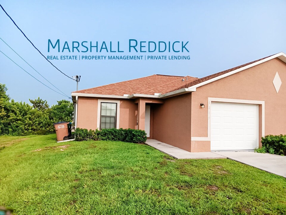1213 NE 8th Pl-Unit -1215 NE 8th Place in Cape Coral, FL - Building Photo
