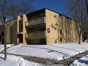 1327 7th St SE in Minneapolis, MN - Building Photo - Building Photo