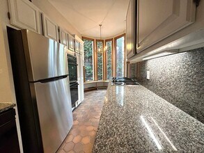 32 Gloucester St, Unit 1 in Boston, MA - Building Photo - Building Photo